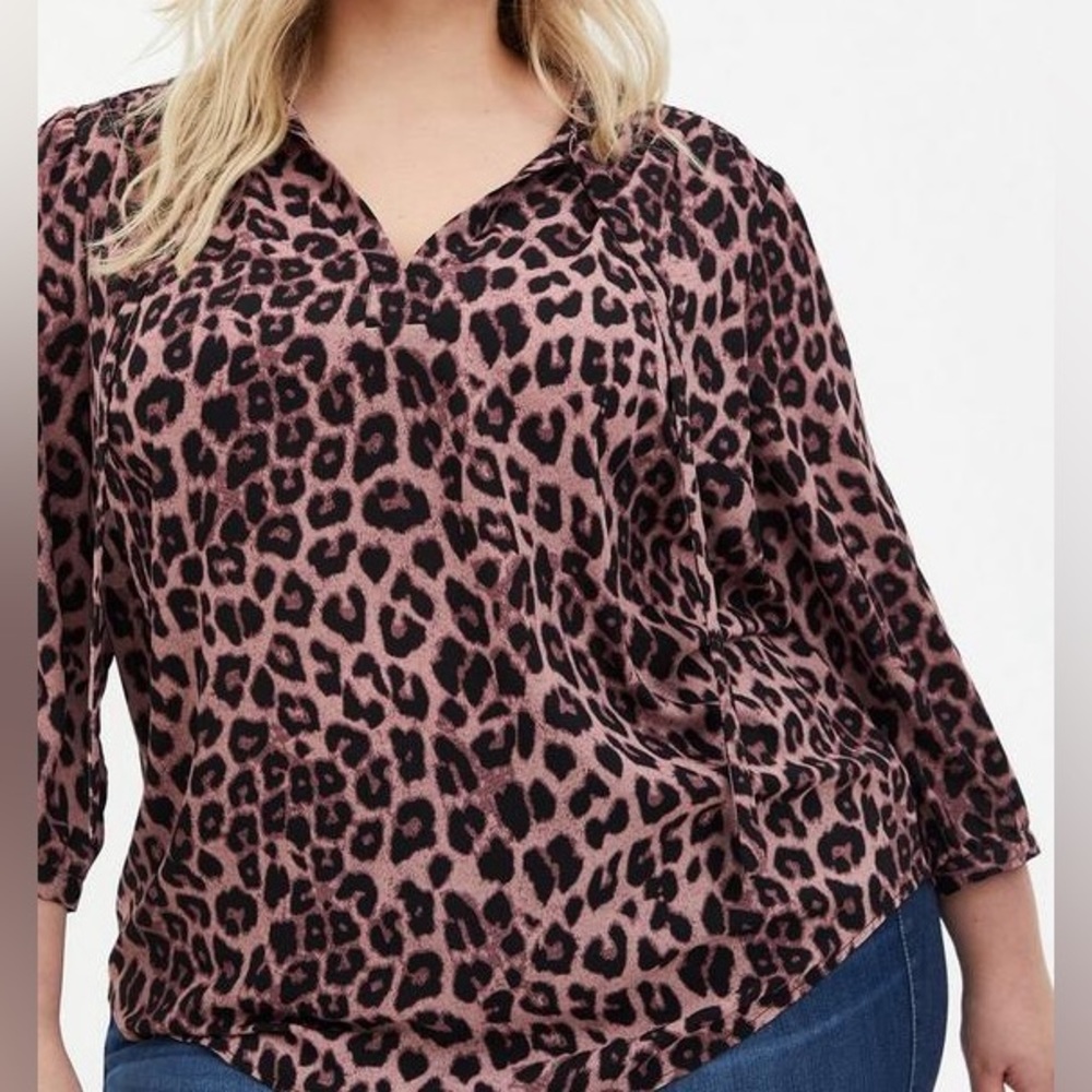 Torrid leopard animal print blouse featuring a split neck and tie detail Size 1